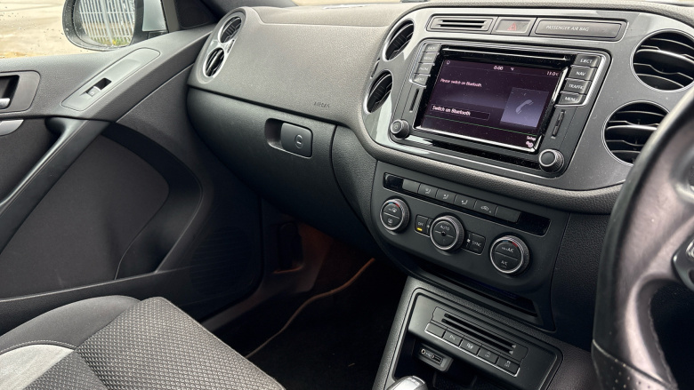 Volkswagen Tiguan 2.0 TDi BlueMotion Tech R-Line 5dr 150 DSG [NAV] Diesel Estate